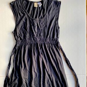 Black sleeveless dress.